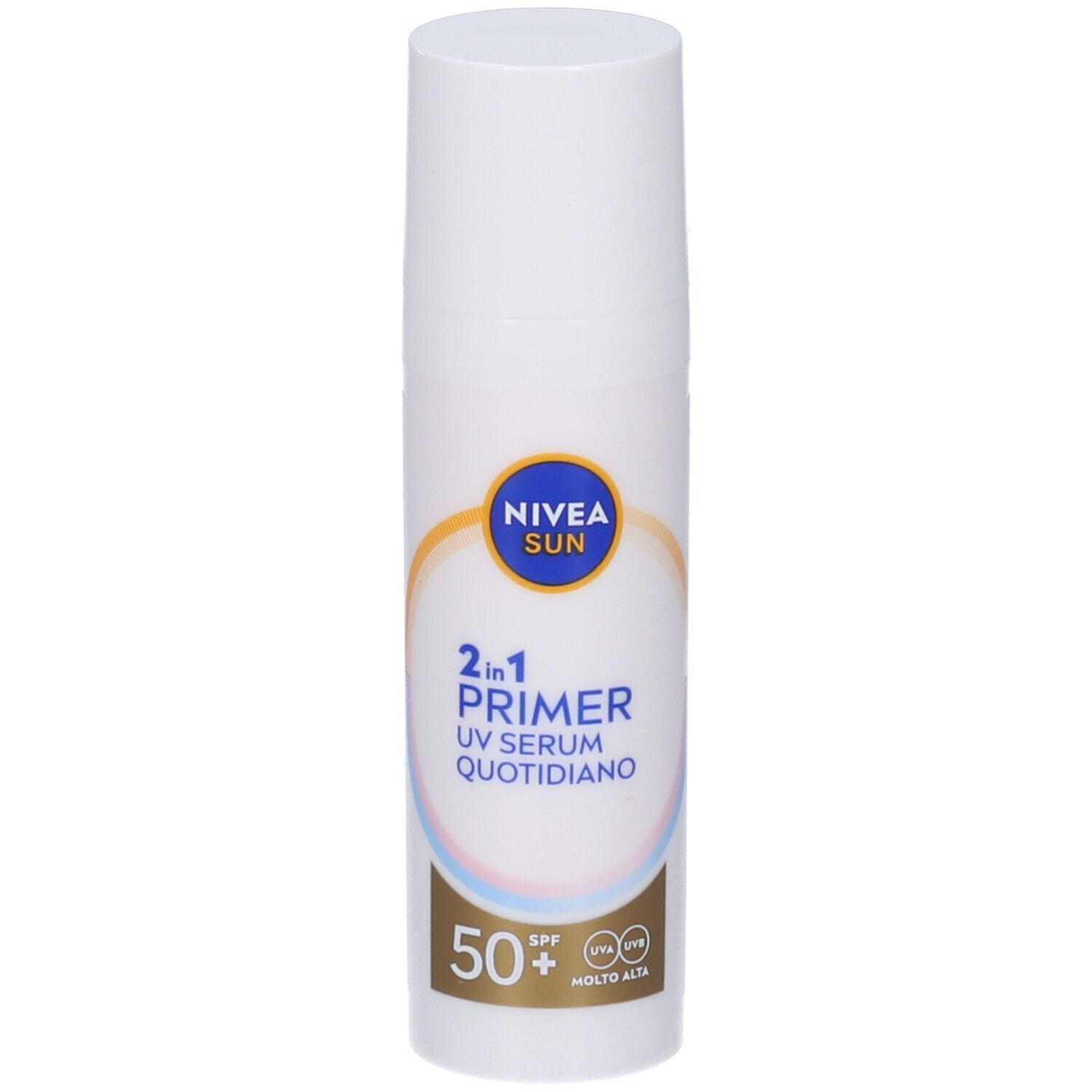 Flacone bianco Nivea Sun 2in1 Primer UV Serum. Testo: 2in1 Primer, UV Serum Quotidiano, SPF 50+. Tappo blu.