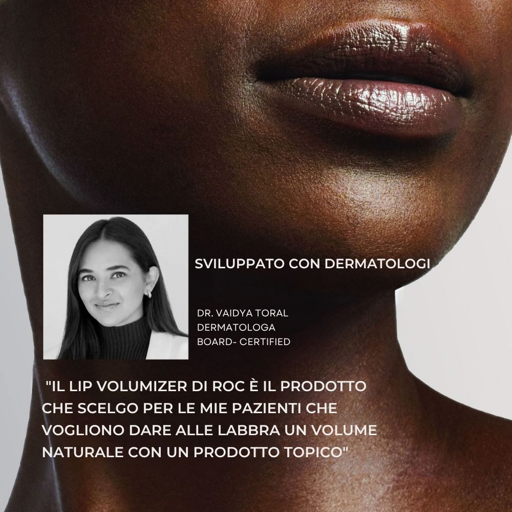 Ritratto di una donna. Testo: Sviluppato con dermatologi. Citazione: Lip Volumizer per volume naturale.
