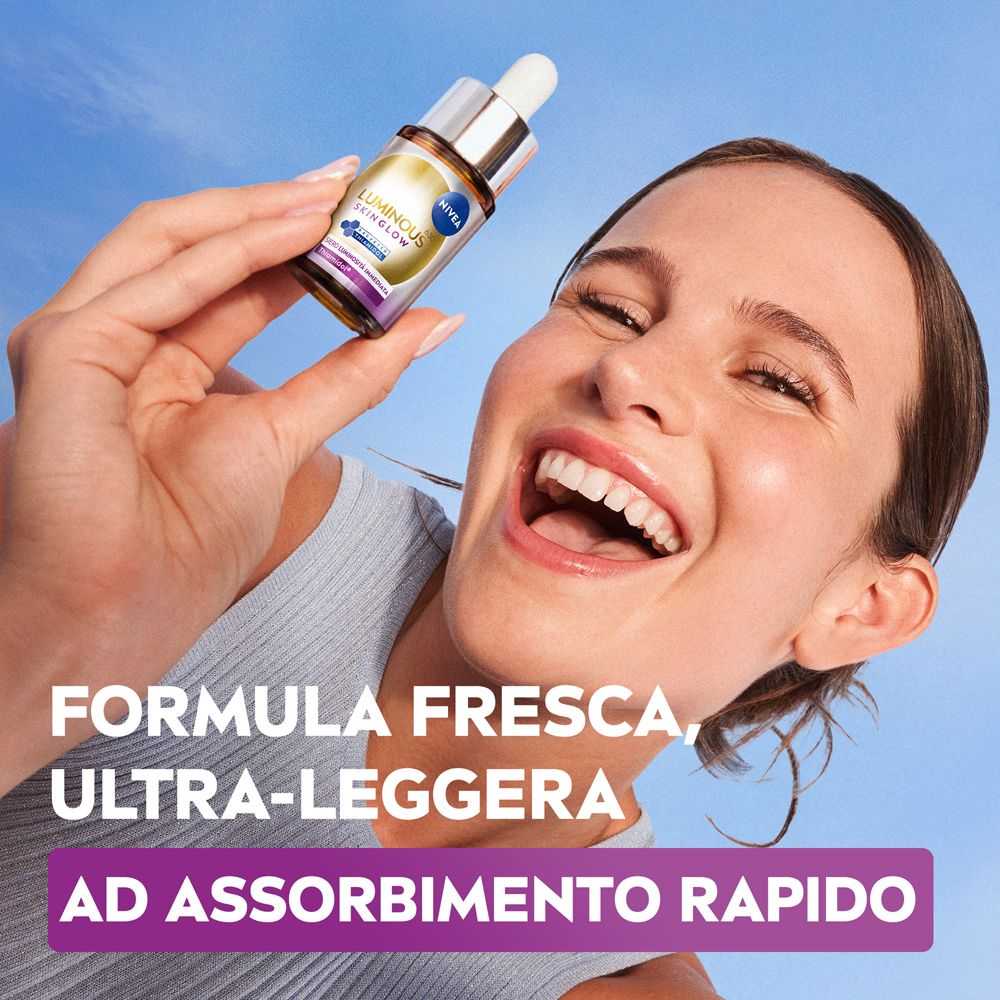 Donna che tiene in mano un flacone. Testo: 'Formula fresca, ultra-leggera ad assorbimento rapido'.