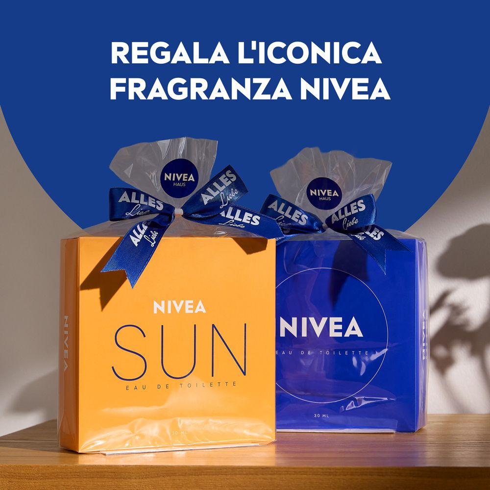 Zwei Geschenkboxen Nivea Sun Eau De Toilette. Orange und blau. Mit Schleifen und Text: NIVEA.