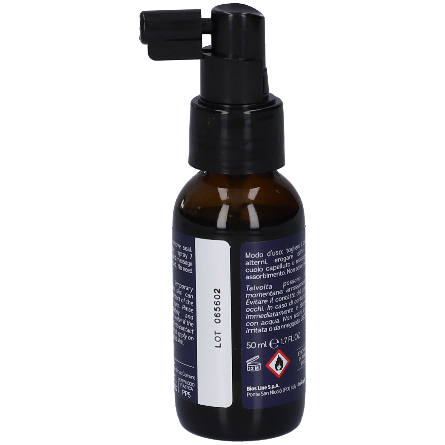 Flacone in vetro marrone con erogatore spray nero ed etichetta. Contiene 50 ml.