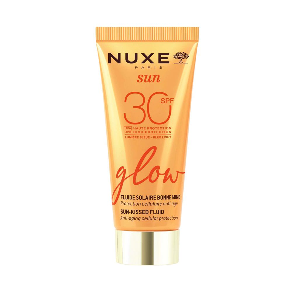 Tubo arancione Nuxe Sun, SPF 30, scritta Glow. Tappo dorato. Prodotto per il viso.