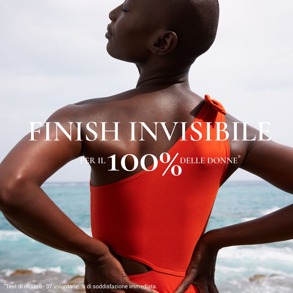 Donna in costume da bagno rosso. Testo: FINISH INVISIBILE per il 100% delle donne.