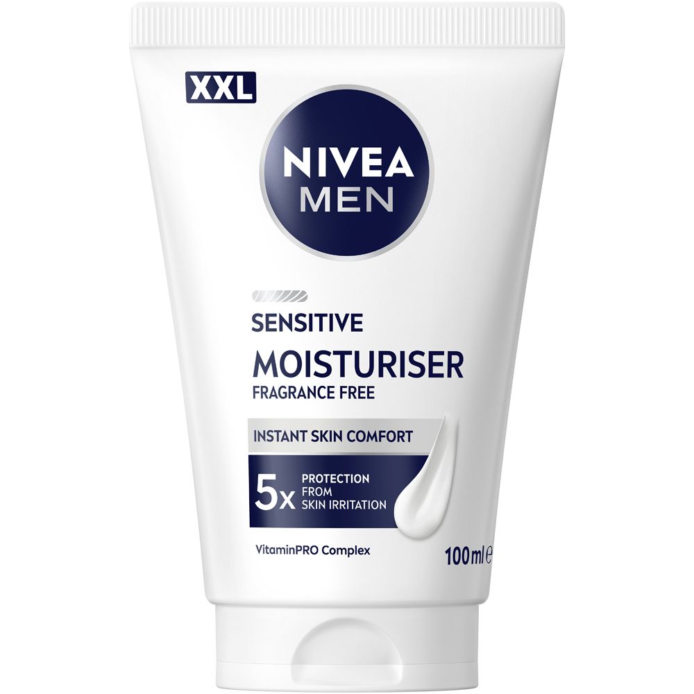 Tubo bianco NIVEA MEN. Scritta: SENSITIVE MOISTURISER, SENZA PROFUMO. Contiene VitaminPro Complex. Indicazione XXL.