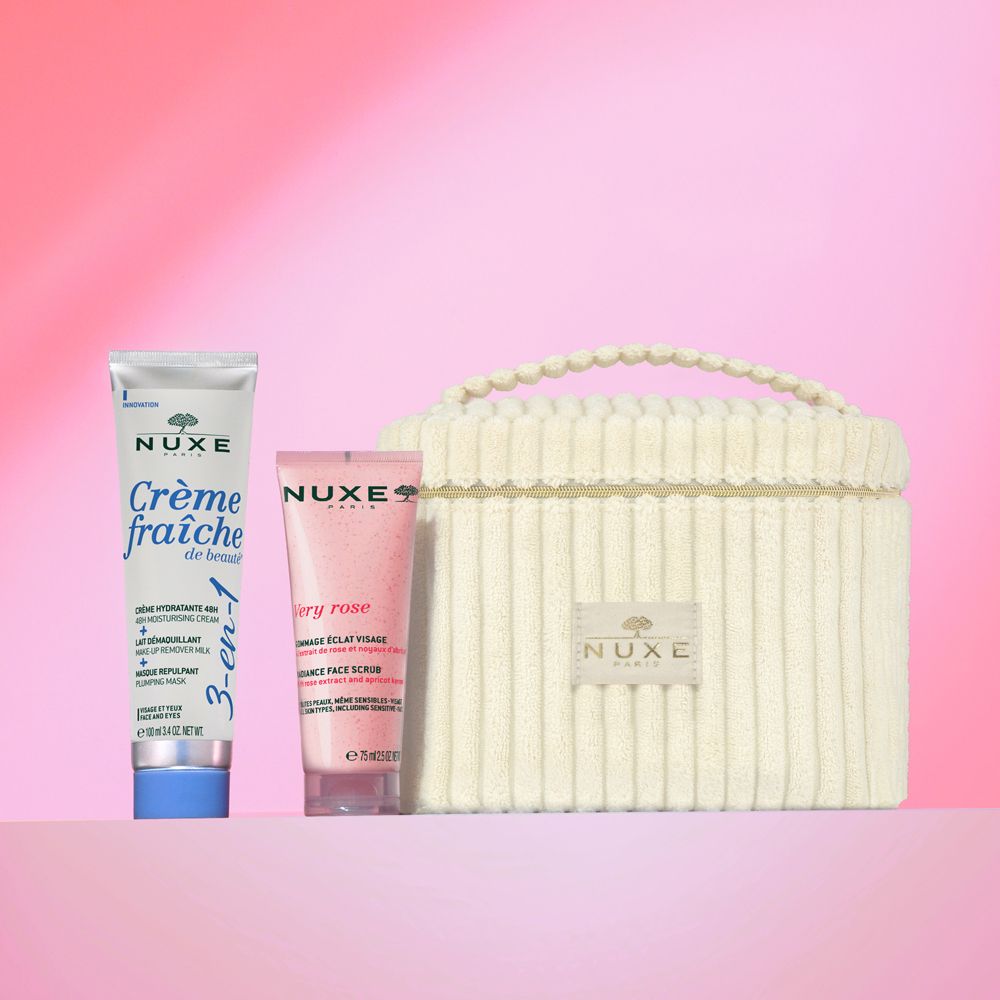 Set regalo con trousse e due tubi. Scritta: NUXE PARIS, Crème fraîche de beauté, Very rose. Trousse in tessuto color crema.
