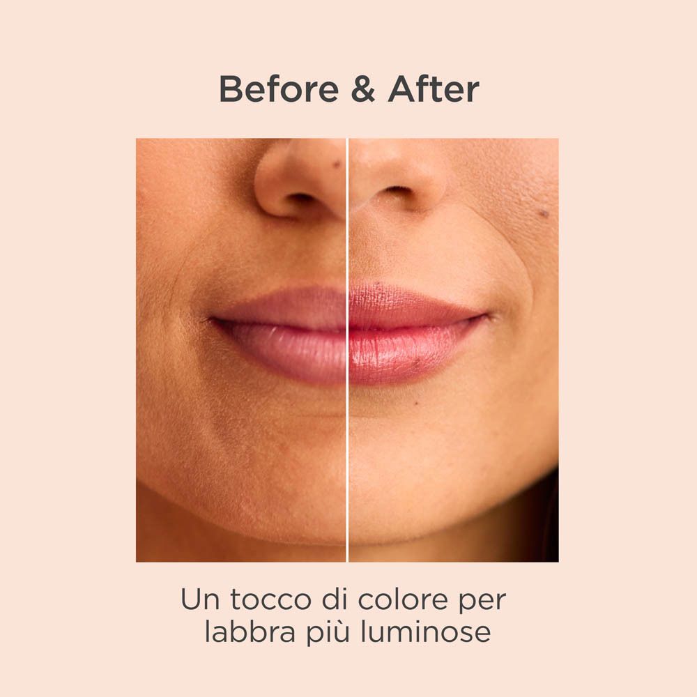 Vorher-Nachher-Vergleich. Lippen mit und ohne Lippenstift.