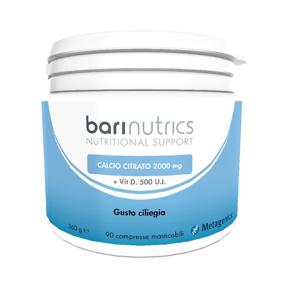 Prodotto rotondo bianco con fascia blu. Scritta: Barinutrics, Calcio Citrato, Gusto ciliegia. 90 compresse masticabili.