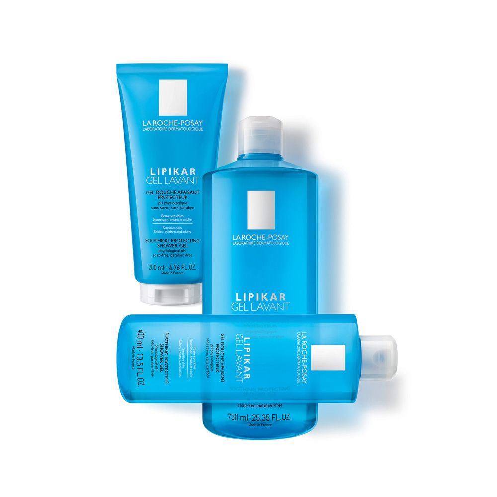 Tre flaconi blu La Roche-Posay Lipikar Gel Lavant. Logo e testo. 200, 400 e 750 ml.
