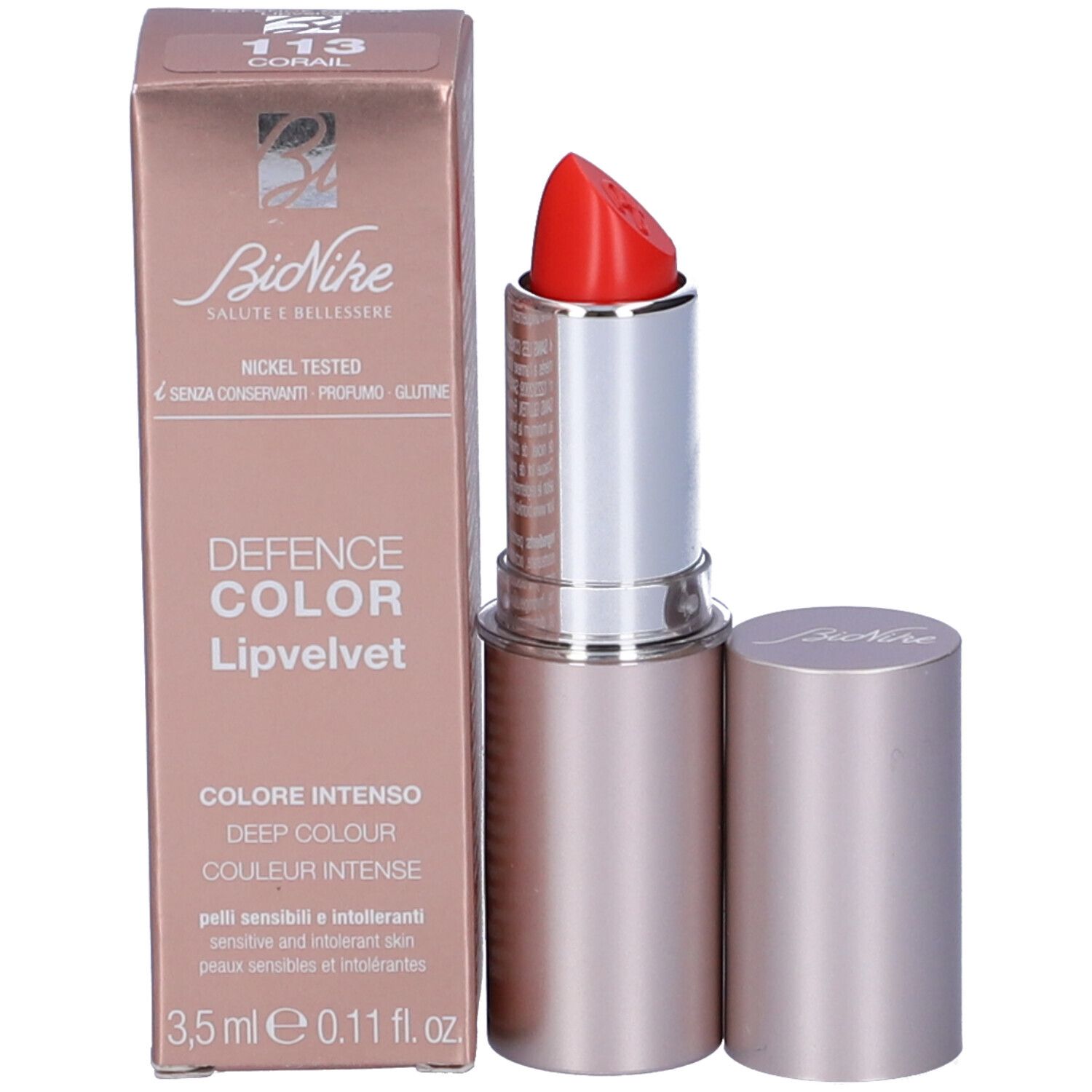 Rossetto nella confezione. Sulla confezione sono scritti 'Defence Color Lipvelvet' e 'Bionike'.