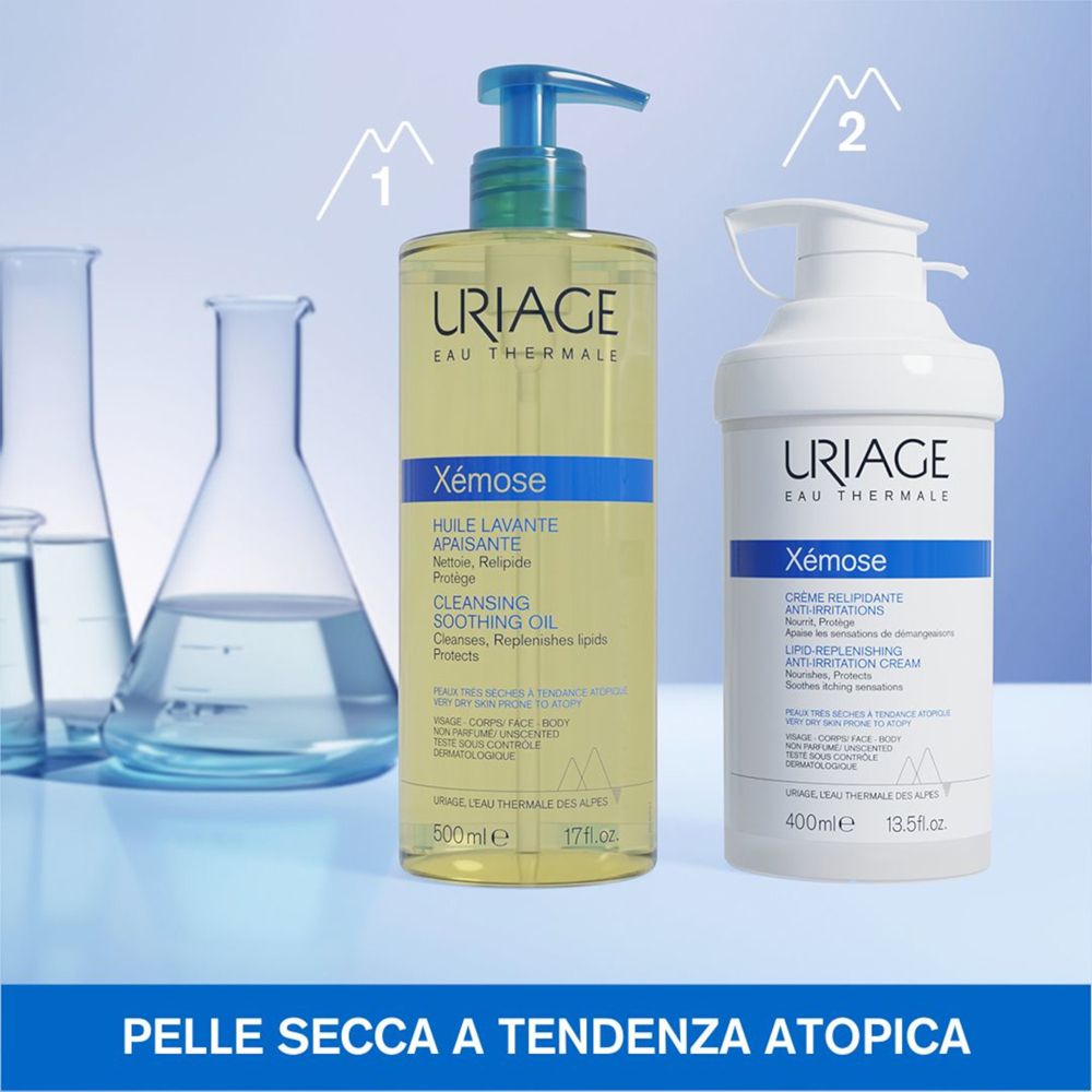 Due flaconi. Uriage Xémose Olio e Crema. Testo: Per pelli secche a tendenza atopica.