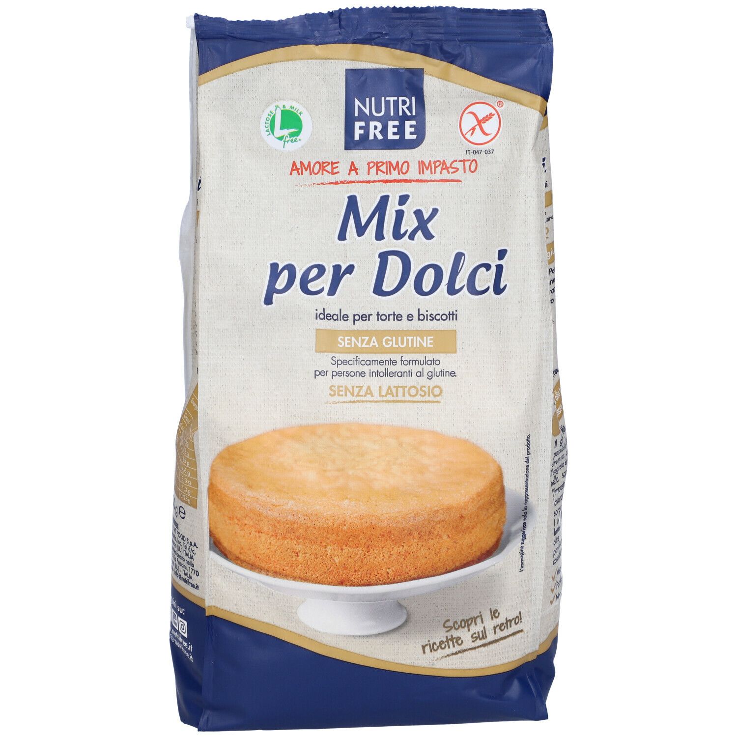 Confezione di Mix per Dolci. Scritta: Nutrifree, Mix per Dolci, senza glutine, senza lattosio. Torta su alzatina.