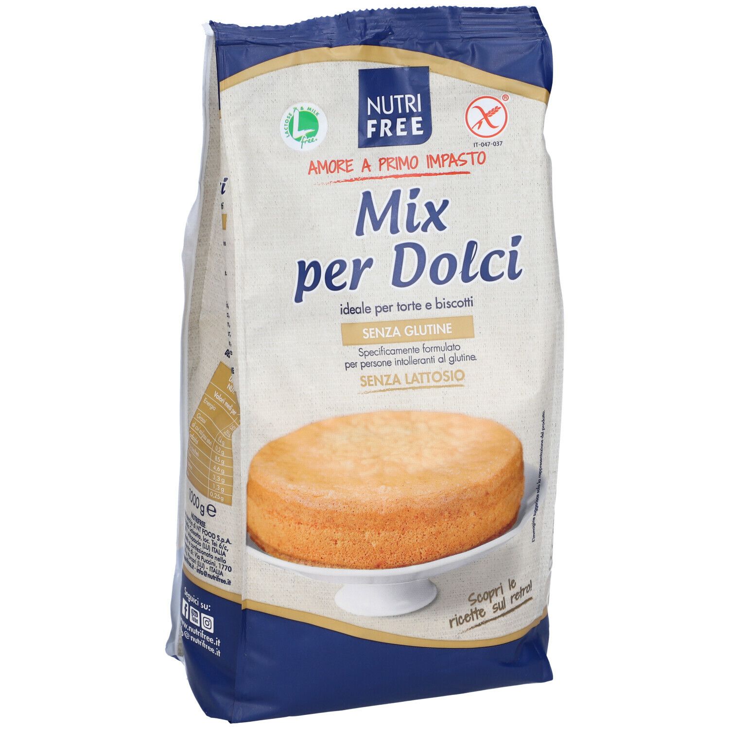 Confezione di Mix per Dolci. Scritta: Nutrifree, Mix per Dolci, senza glutine, senza lattosio. Torta su alzatina.