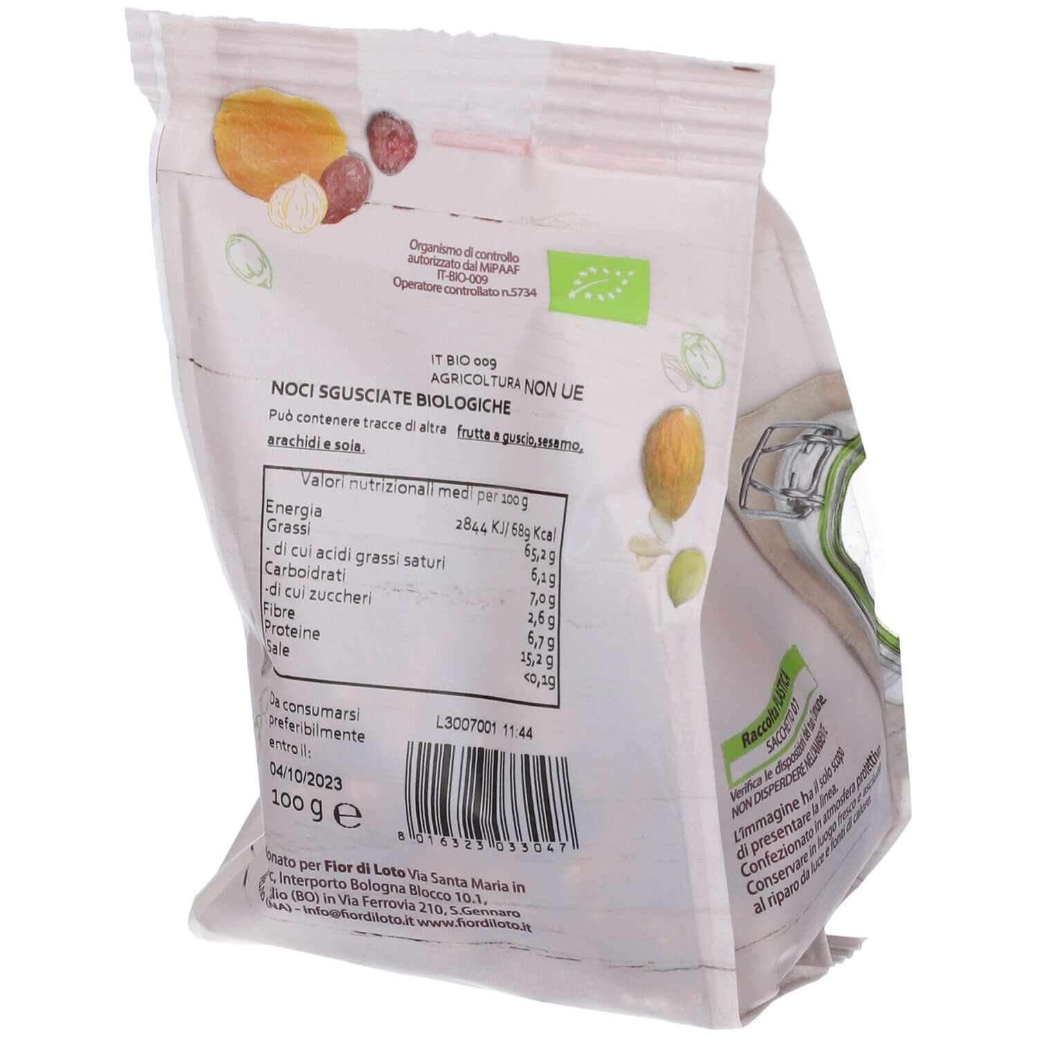 Retro confezione noci. Scritta: Noci Sgusciate Bio. Informazioni nutrizionali. Certificazione bio.