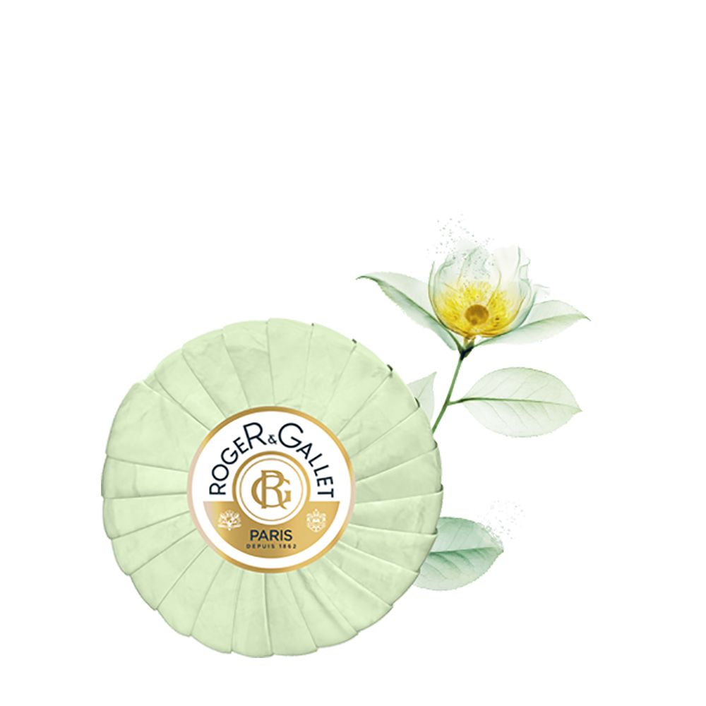 Runde, hellgrüne Seife mit ROGER & GALLET Logo, neben einer weißen Blüte.