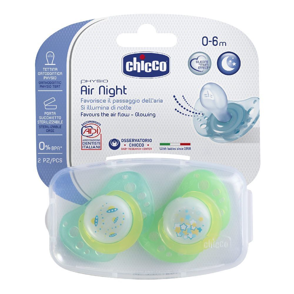 Due succhietti Chicco Air Night 0-6 mesi in confezione. Colori verde e blu. Brillano al buio. Scritta sulla confezione.