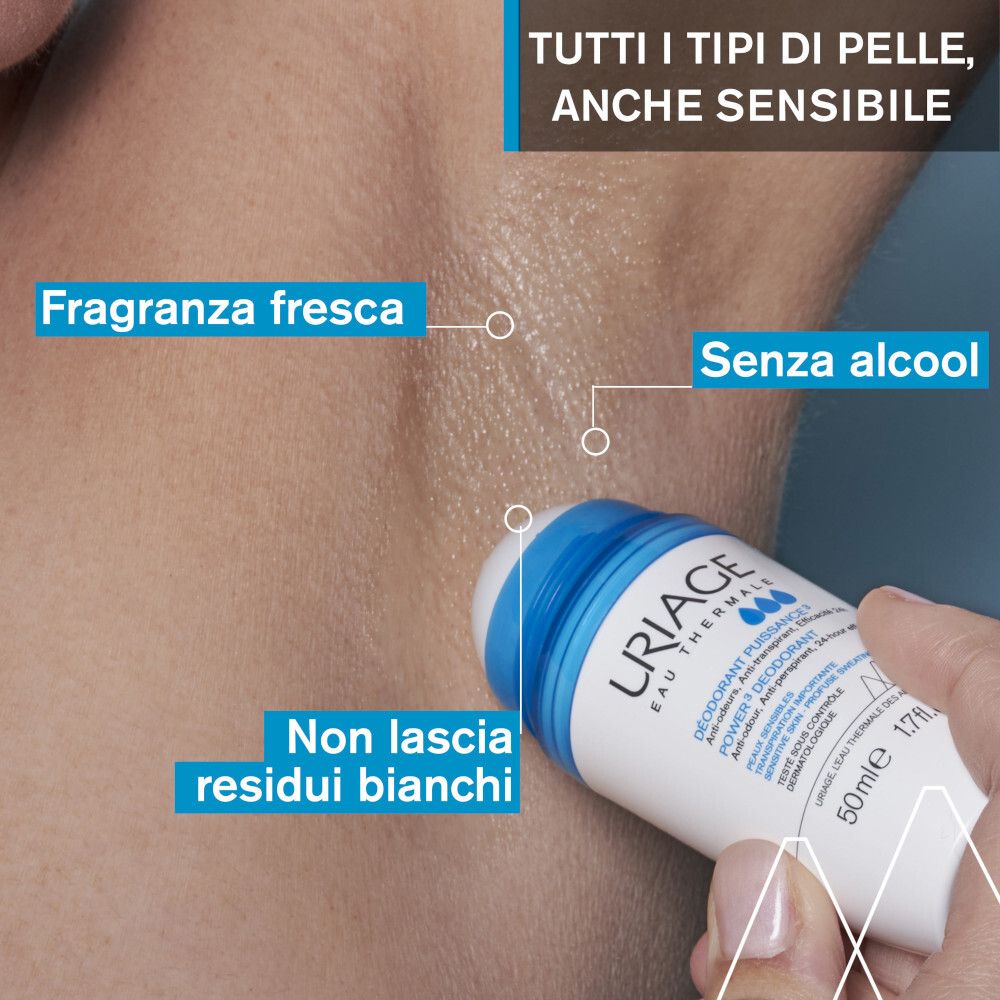 Applicazione del deodorante Uriage Power3 sulla pelle. Testo: Senza alcool, nessun residuo bianco. Per tutti i tipi di pelle.