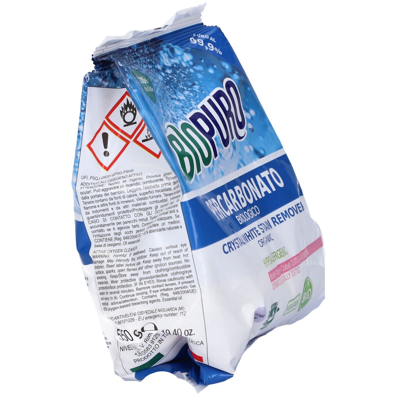 Confezione aperta di Biopuro Percarbonato. Simboli di avvertimento e testo. Testo principale: Crystal White Stain Remover. Vegano, biologico.