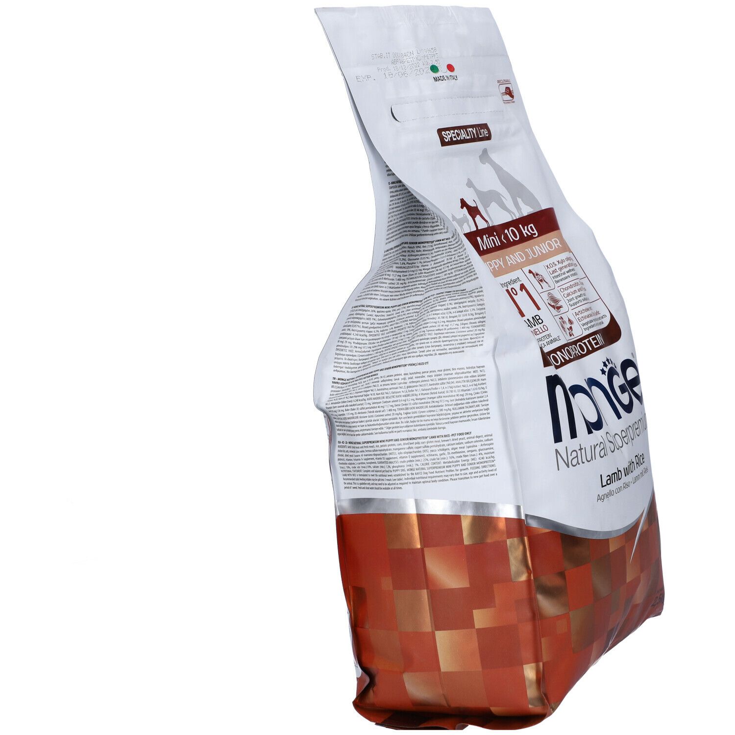 Confezione inclinata Monge Natural Superpremium, agnello con riso, per cuccioli e junior. Contiene loghi e testo.
