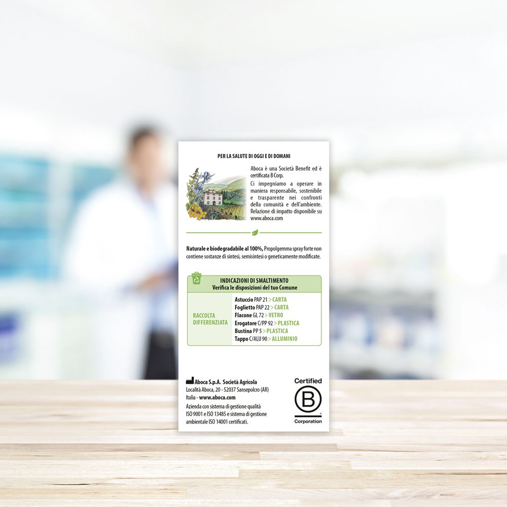 Rückseite der Produktverpackung mit Text und Informationen. Enthält ein Logo und Informationen zur Nachhaltigkeit.