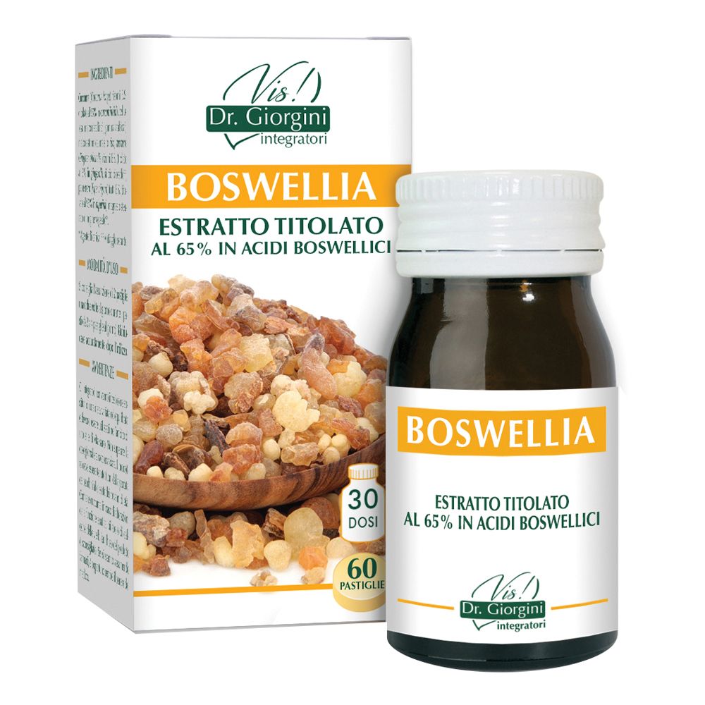 Flacone di Boswellia e confezione. Bottiglia di vetro marrone con tappo bianco, accanto, una scatola con informazioni e immagine di resina.