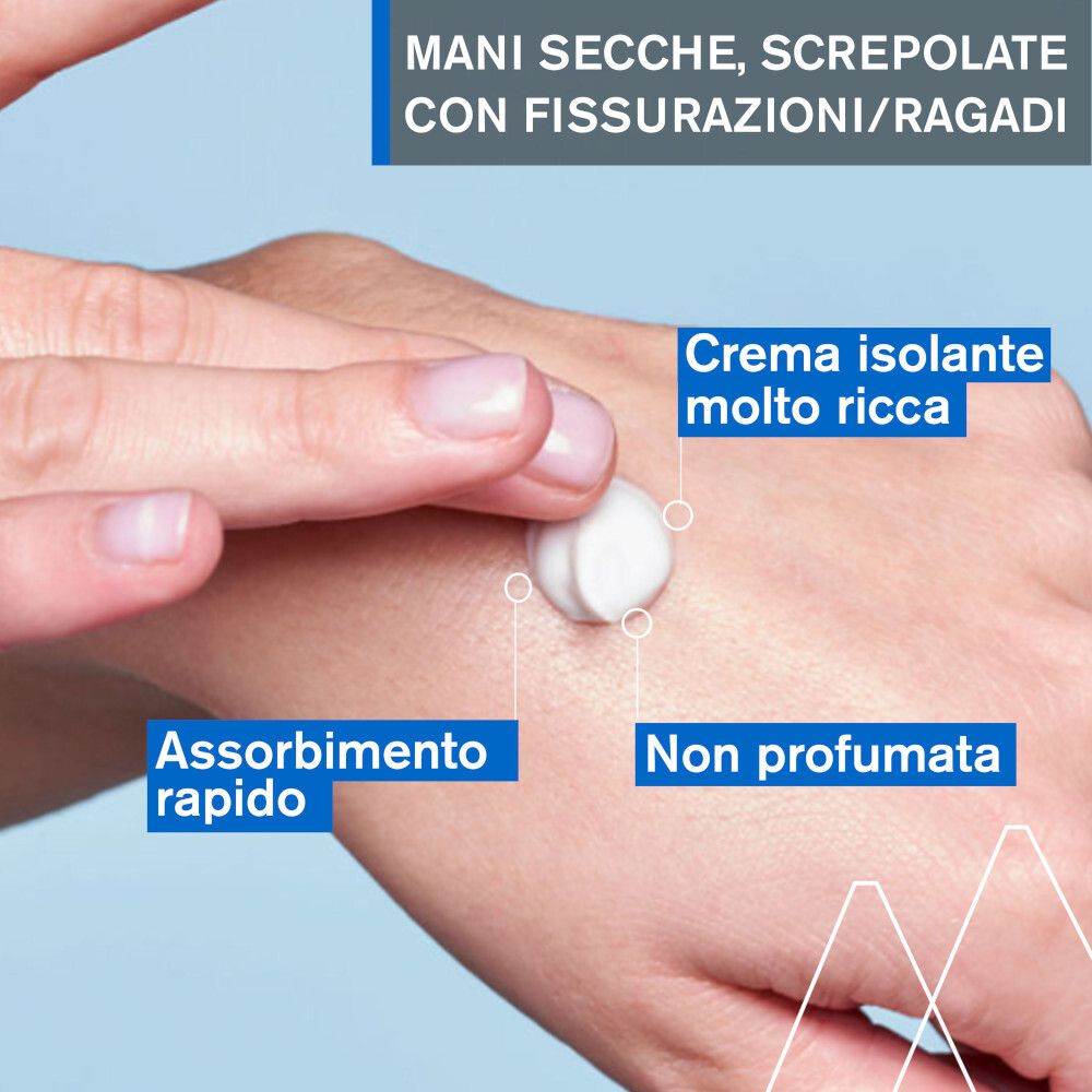 Mano con crema. Testo: Crema isolante molto ricca, Assorbimento rapido, Non profumata. Sfondo blu.