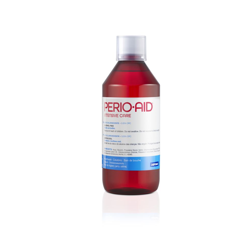 Perio-Aid Intensive Care Mundspülung in roter Flüssigkeit in einer durchsichtigen Flasche mit weißem Verschluss.