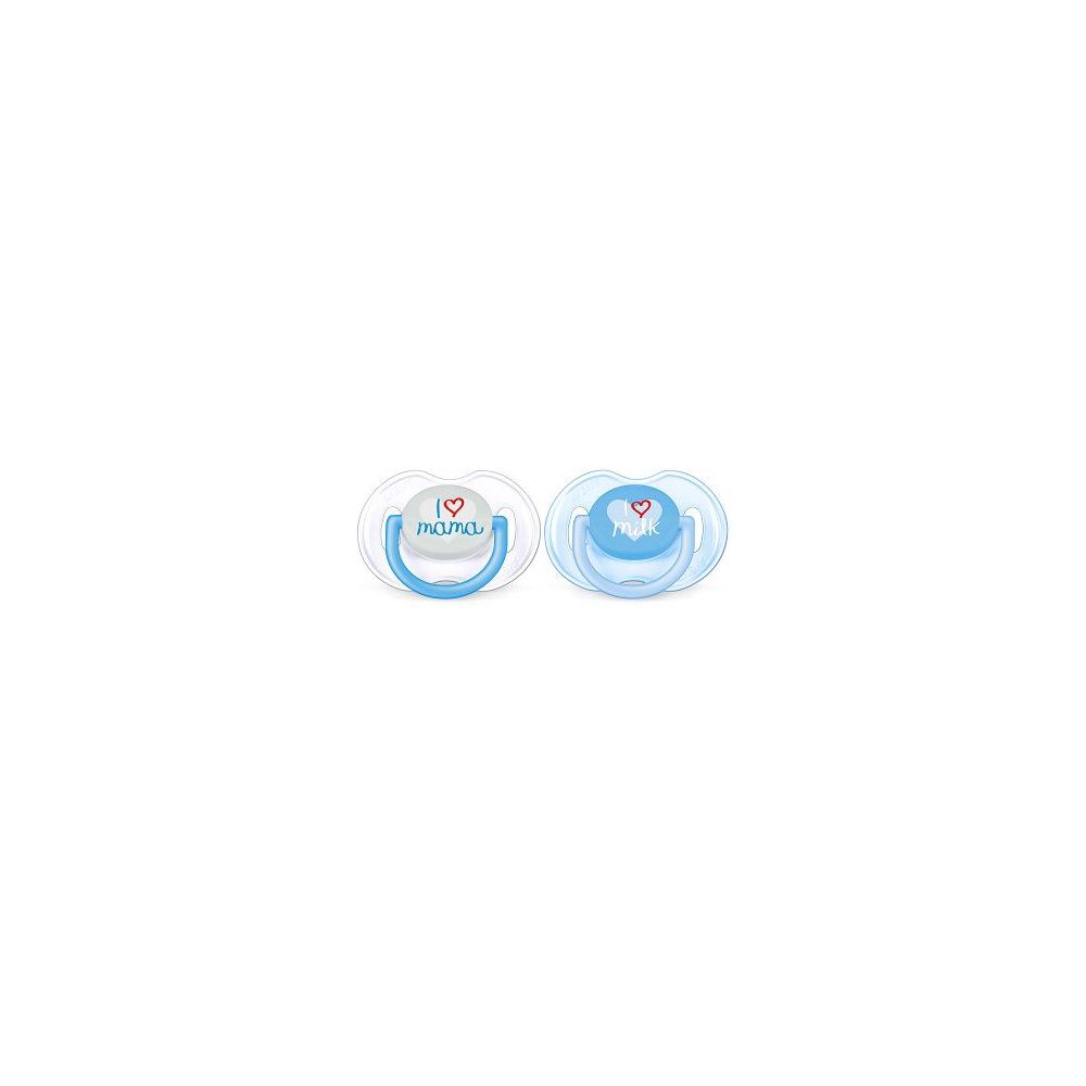 Due succhietti blu con scritta bianca "I love mama" e cuore. Tettarella in silicone, anello blu.