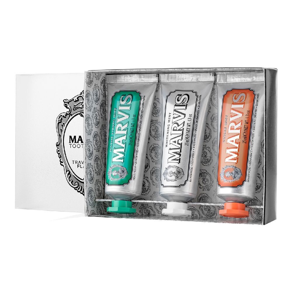 Tre tubetti di dentifricio in una scatola aperta. Verde, bianco e arancione. Marvis è visibile.