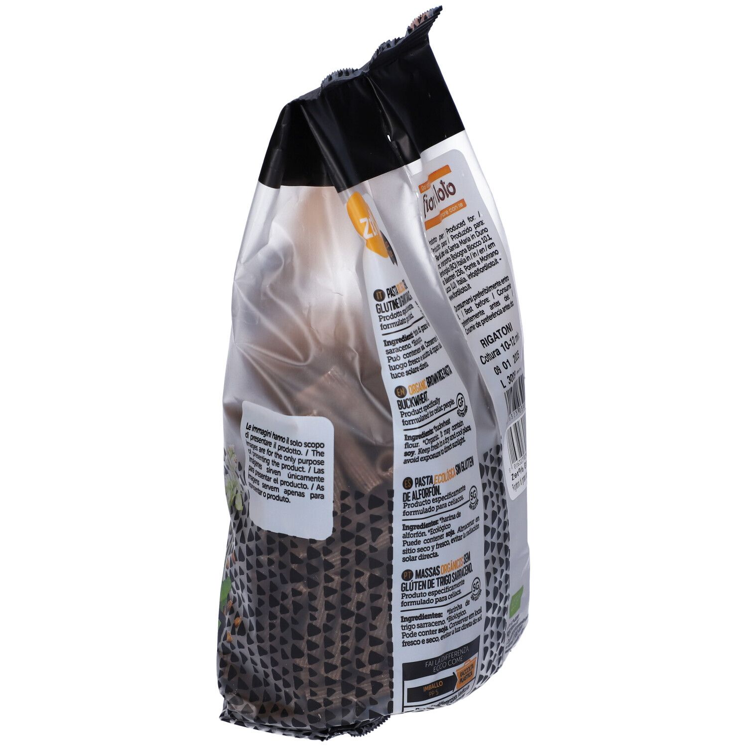 Confezione di rigatoni di grano saraceno. Confezione nera e trasparente con testo.