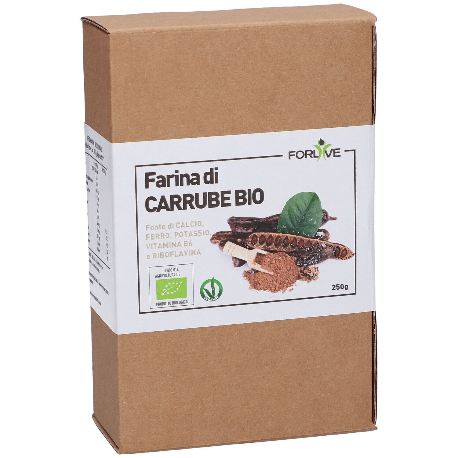 Confezione in cartone marrone con etichetta bianca. Scritta: Farina di Carrube Bio. Immagine di carrube e polvere. Sigillo biologico. 250g.