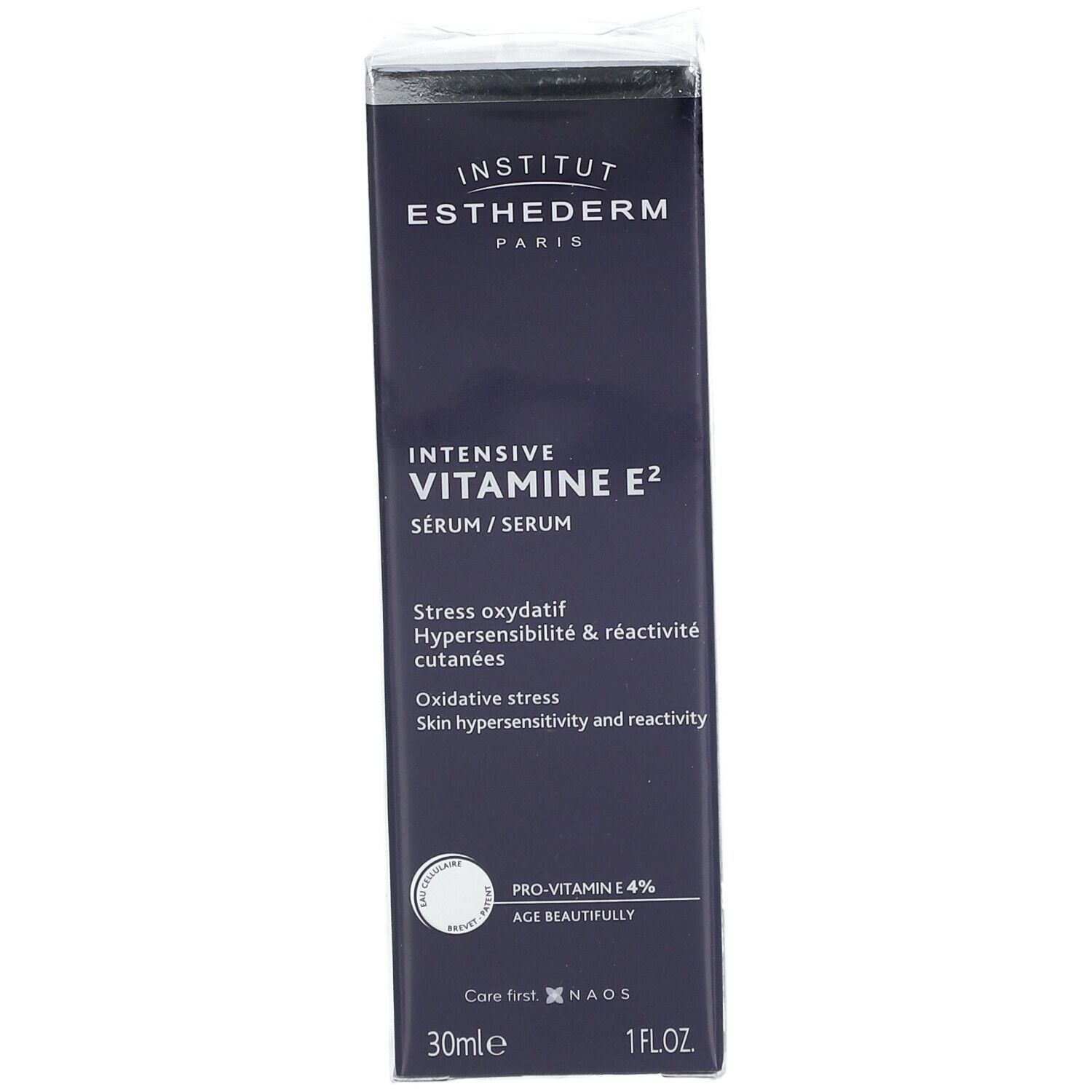 Scatola blu scuro con informazioni sul prodotto. Scritta: INSTITUT ESTHEDERM, INTENSIVE VITAMINE E² SÉRUM. 30ml, 1 FL.OZ.