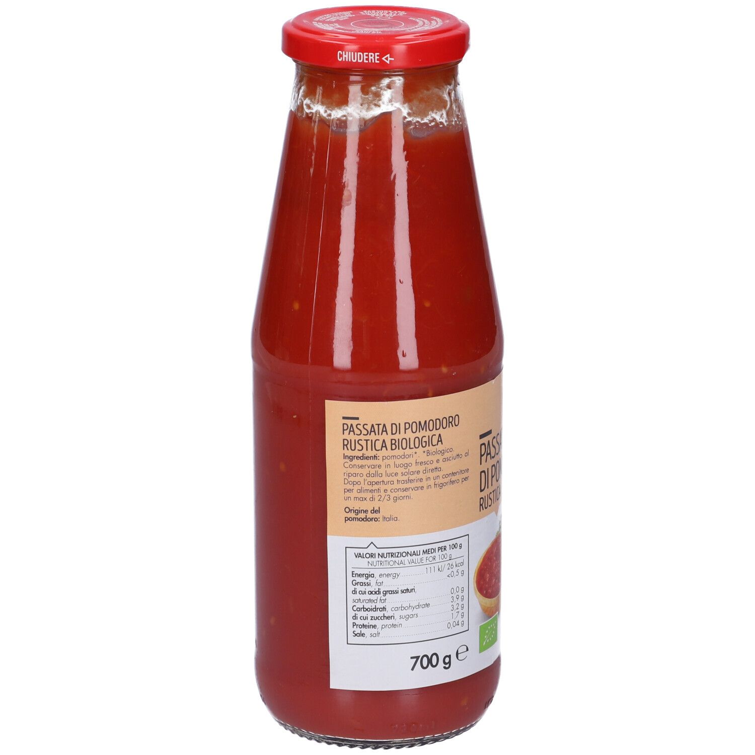 Bottiglia di vetro di passata rossa. Retro con elenco ingredienti e informazioni nutrizionali. Tappo rosso. Scritta: Passata di Pomodoro Rustica biologica.