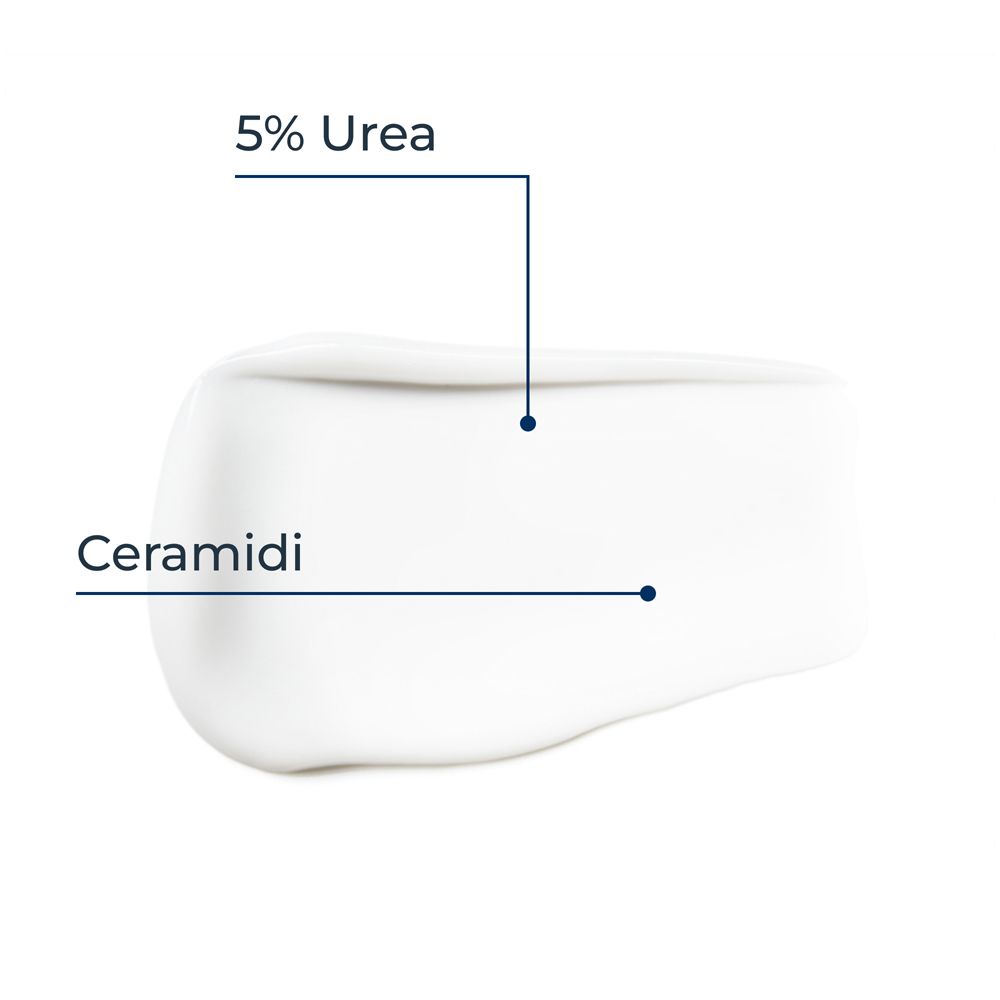 Primo piano di una goccia di crema. Didascalie: 5% Urea, Ceramidi.