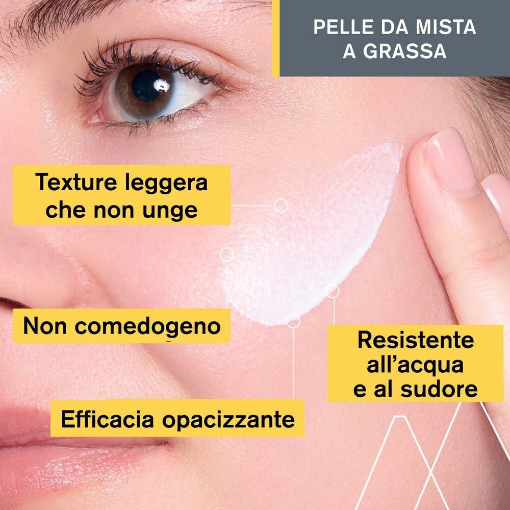Primo piano di un viso. Prodotto sulla pelle. Testo: non comedogenico, opacizzante.