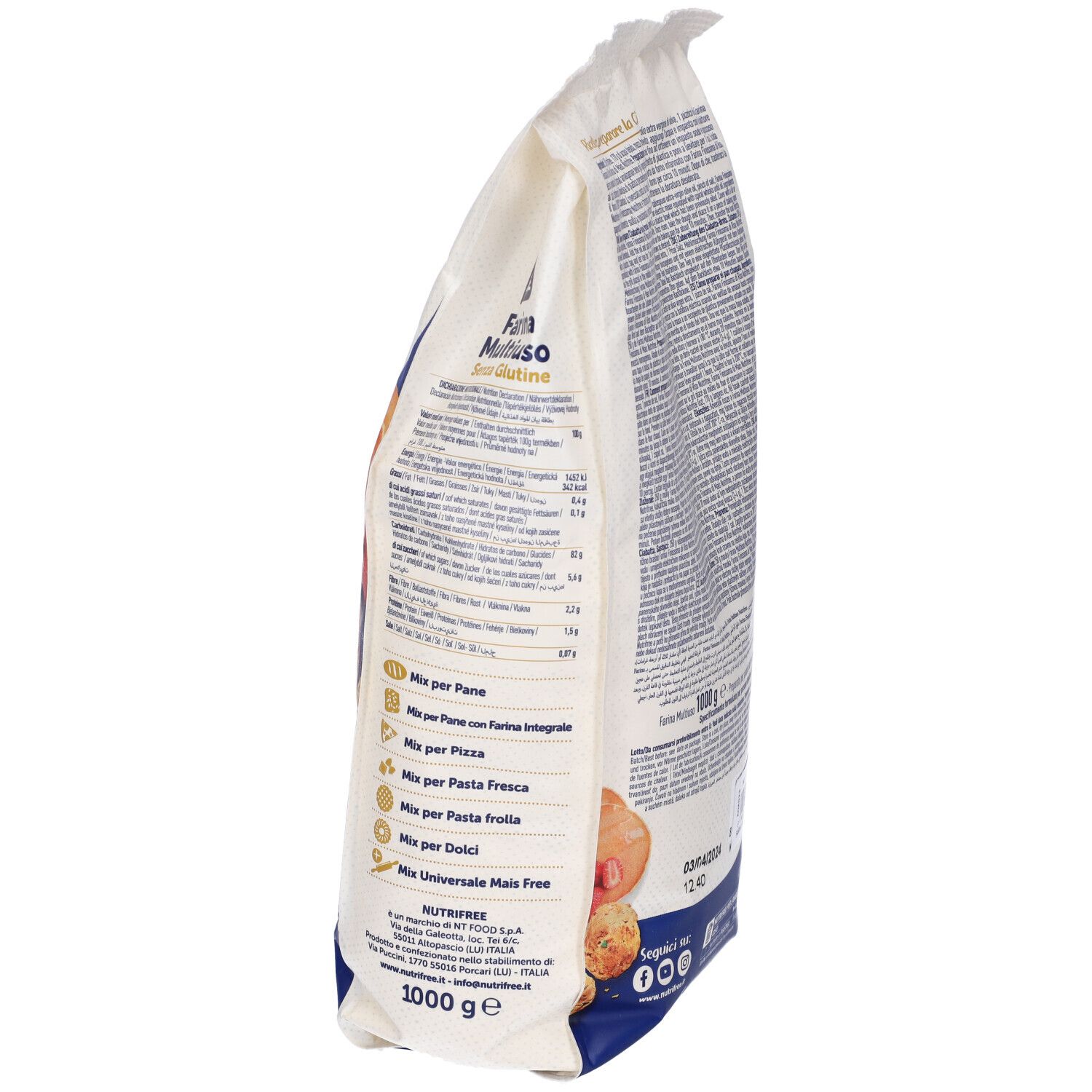 Vista laterale della confezione di Farina Multiuso Senza Glutine NUTRIFREE. Testo con informazioni nutrizionali e istruzioni.