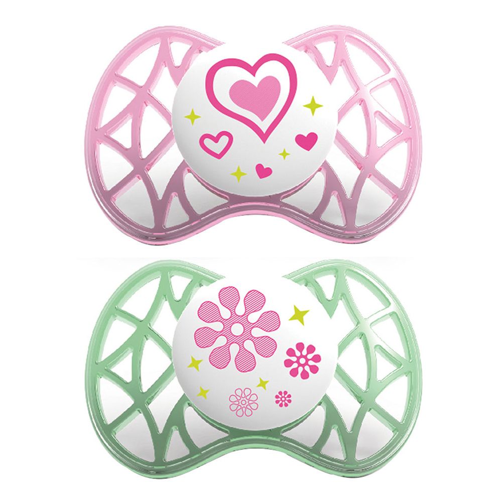 Due succhietti. Scudi rosa e verdi con tettarelle bianche decorate con cuori e fiori.