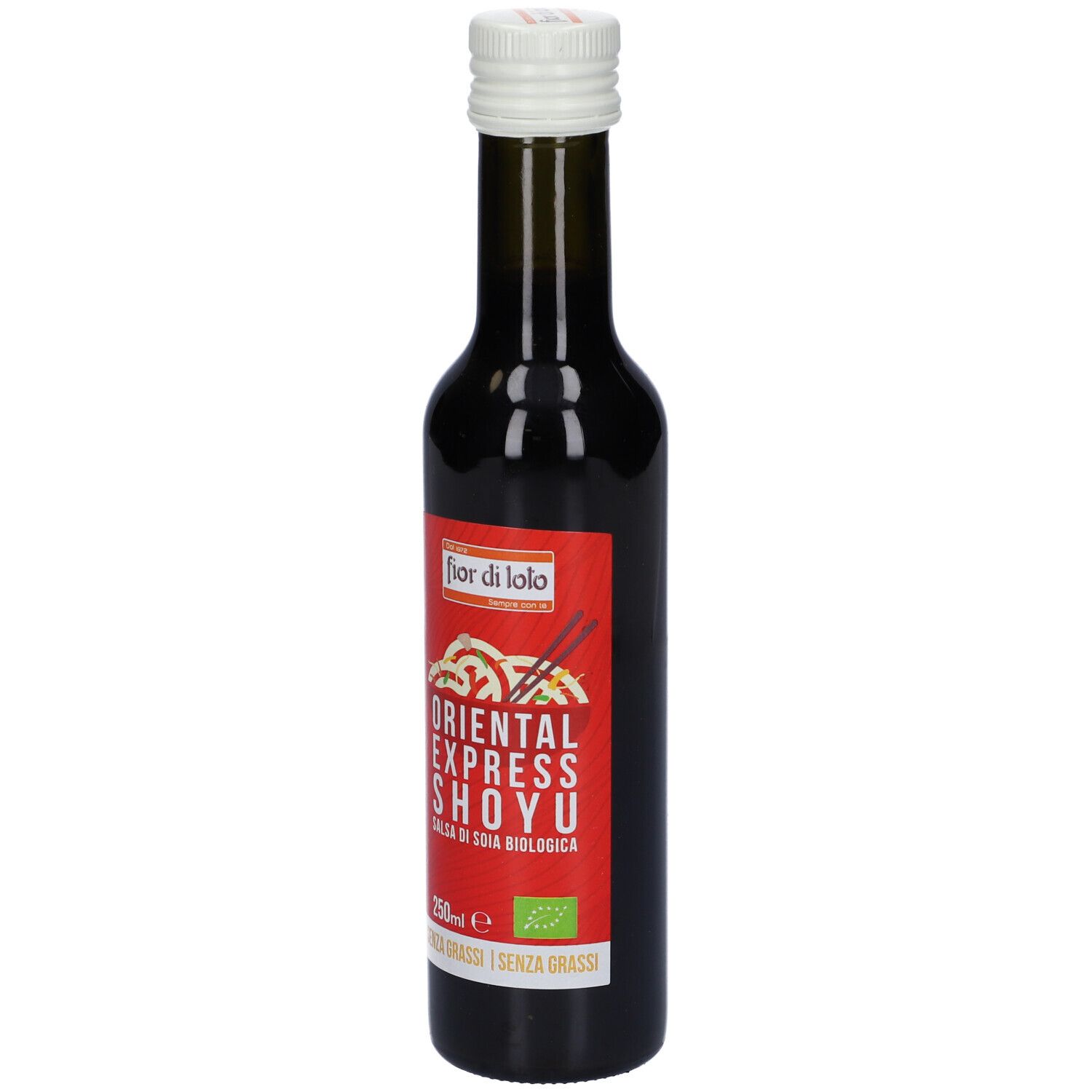Piccola bottiglia di vetro con tappo bianco. Etichetta rossa con testo e logo. Contiene liquido scuro.