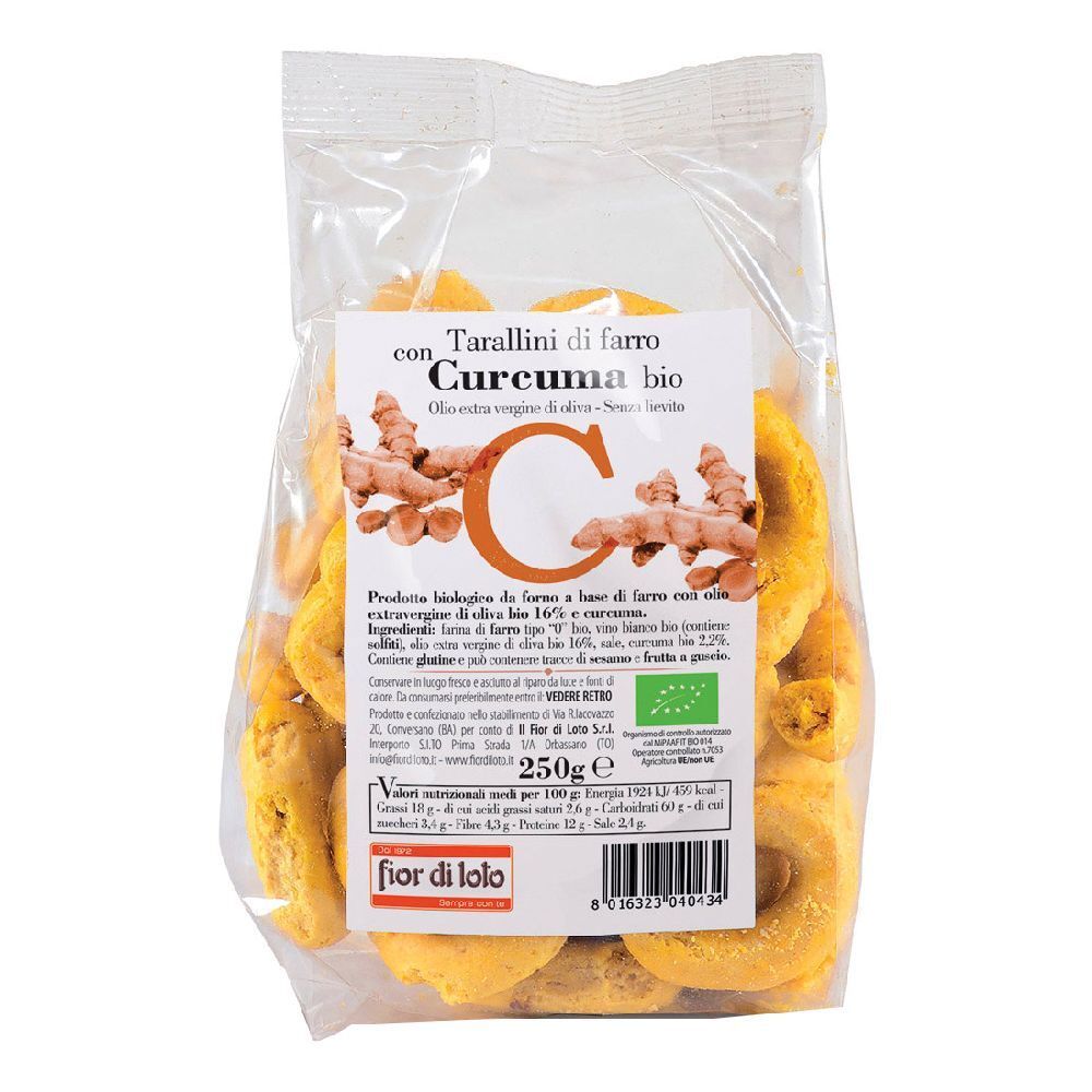 Confezione di tarallini alla curcuma. Confezione trasparente con tarallini gialli a forma di anello. Stampa con informazioni sul prodotto e marchio bio.