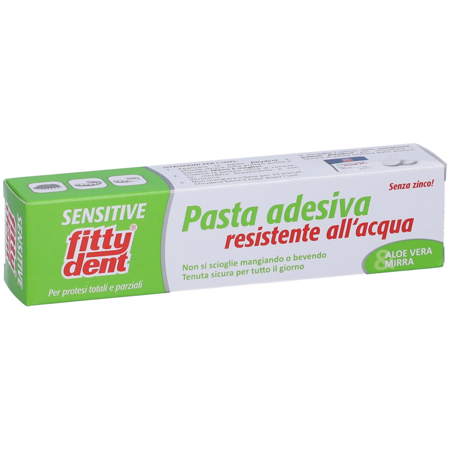 Tubo di dentifricio. Scritta: Fittydent Sensitive Pasta Adesiva resistente all'acqua, Aloe Vera. Confezione verde e bianca.