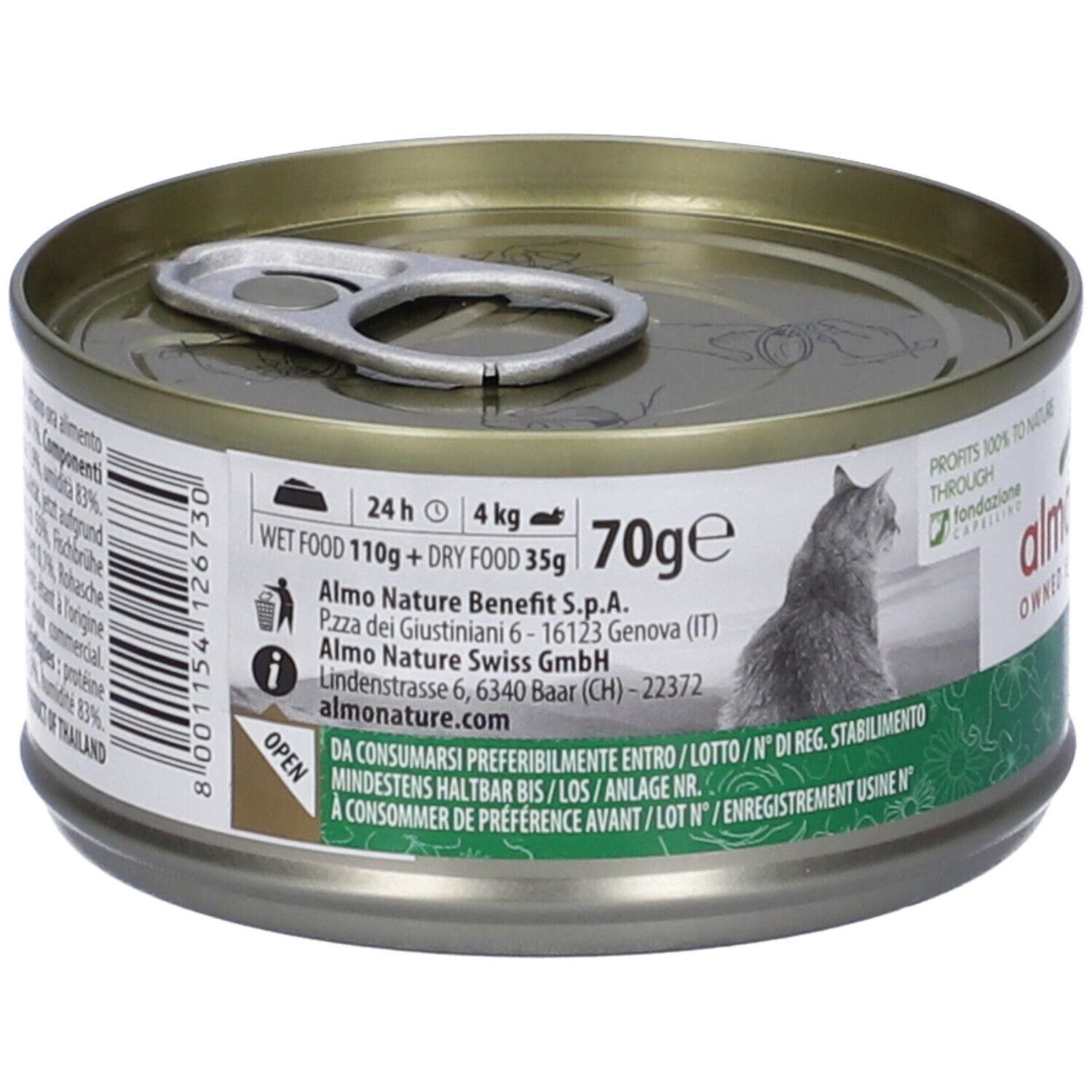 Lattina di cibo per gatti con linguetta. Etichetta con informazioni: 70g, valori nutrizionali, indirizzo. Logo e gatto. Testo: Almo Nature.
