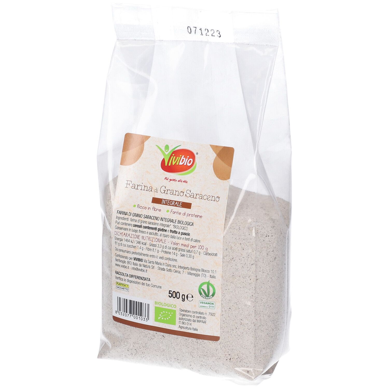 Confezione di farina. Scritta: Farina di Grano Saraceno, VVB, 500g. Marchio biologico.