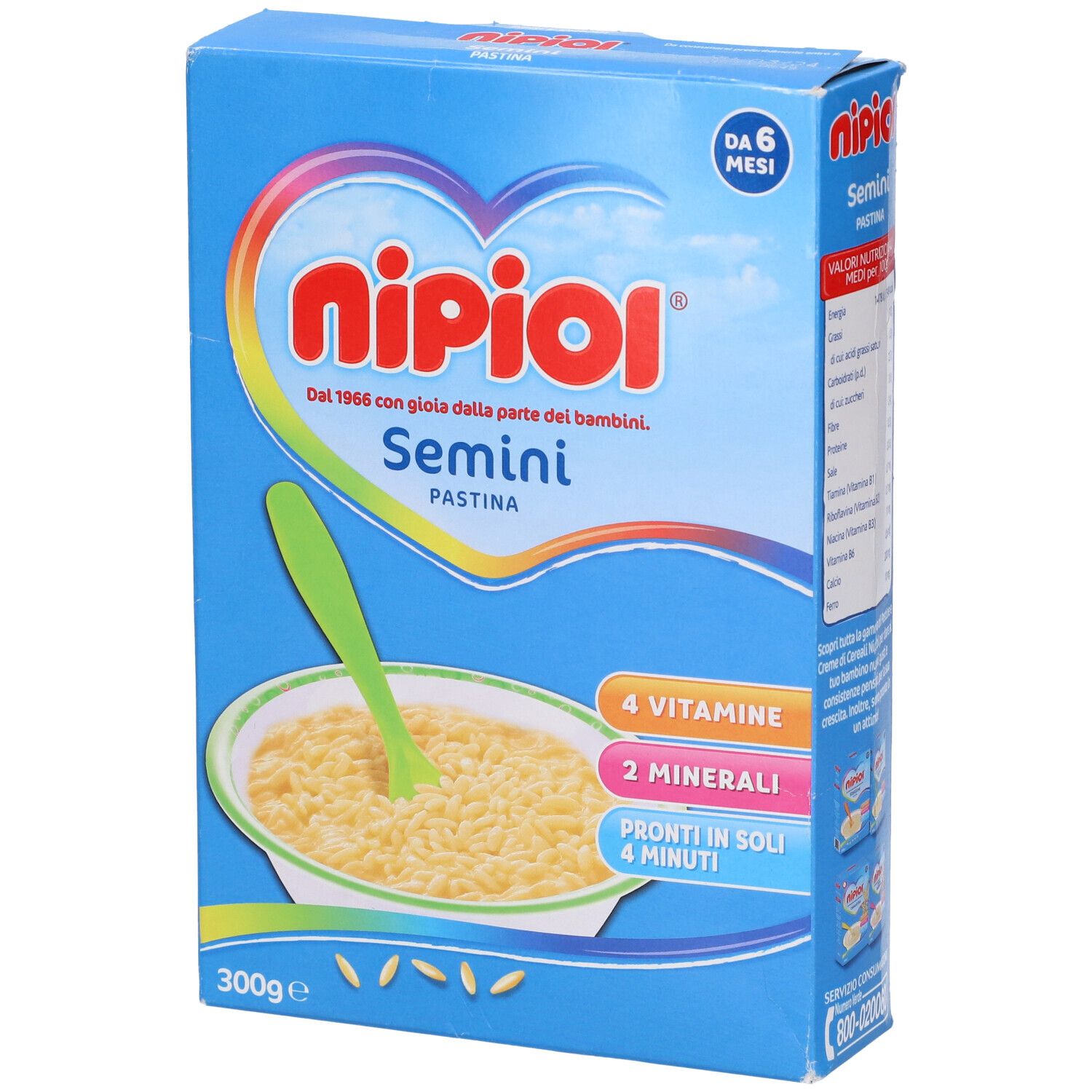 Confezione blu con immagine del prodotto. Contiene Pastina Semini. Scritte: Nipiol, Semini, 4 vitamine, 2 minerali, 300g.