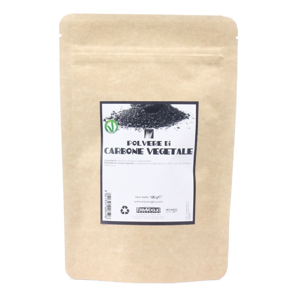 Busta con polvere. Etichetta con testo: Carbone Vegetale Polvere. Sigillo verde. Codice a barre.
