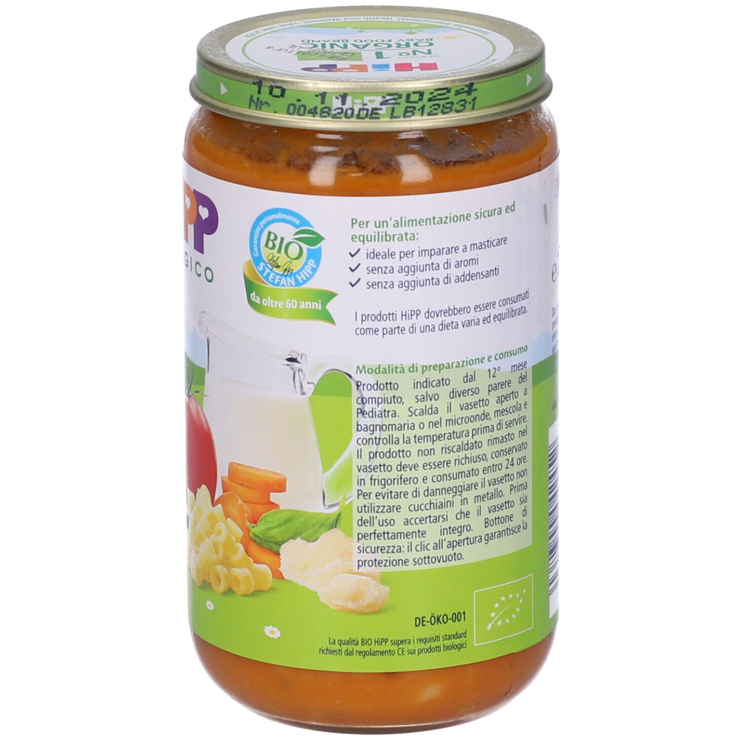 Vasetto di Hipp Bio Ditalini Verdure. Retro con informazioni, marchio bio e istruzioni. Sfondo verde.