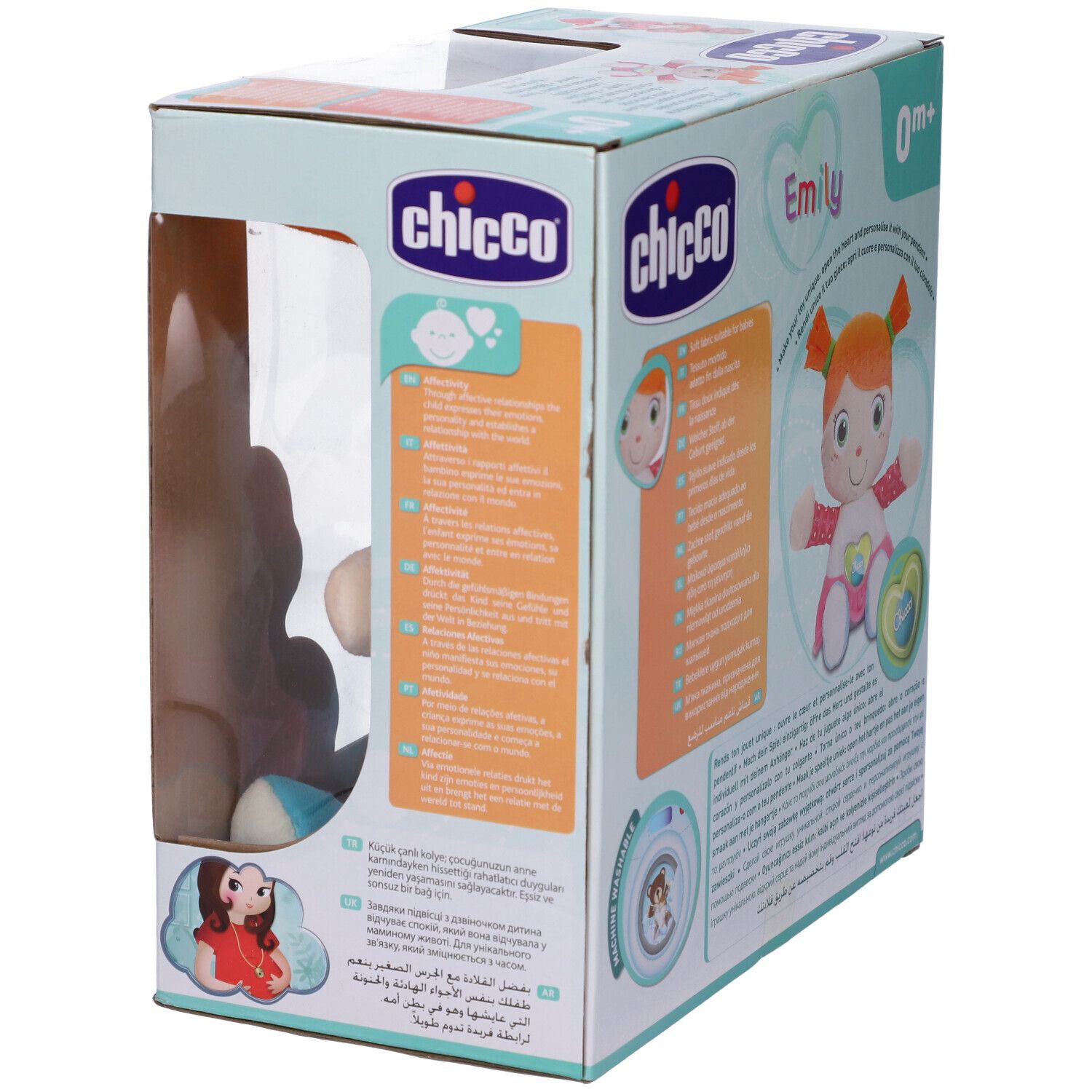 Retro della confezione di Chicco First Love Emily Bambola. Testo multilingue, simbolo di lavaggio, immagine del prodotto.