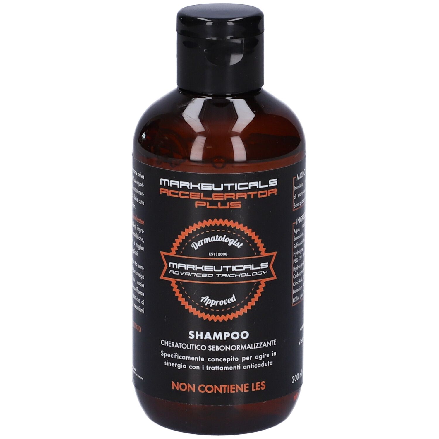Flacone di shampoo marrone con tappo nero. Etichetta con nome e testo del prodotto. Markeuticals Accelerator Plus.