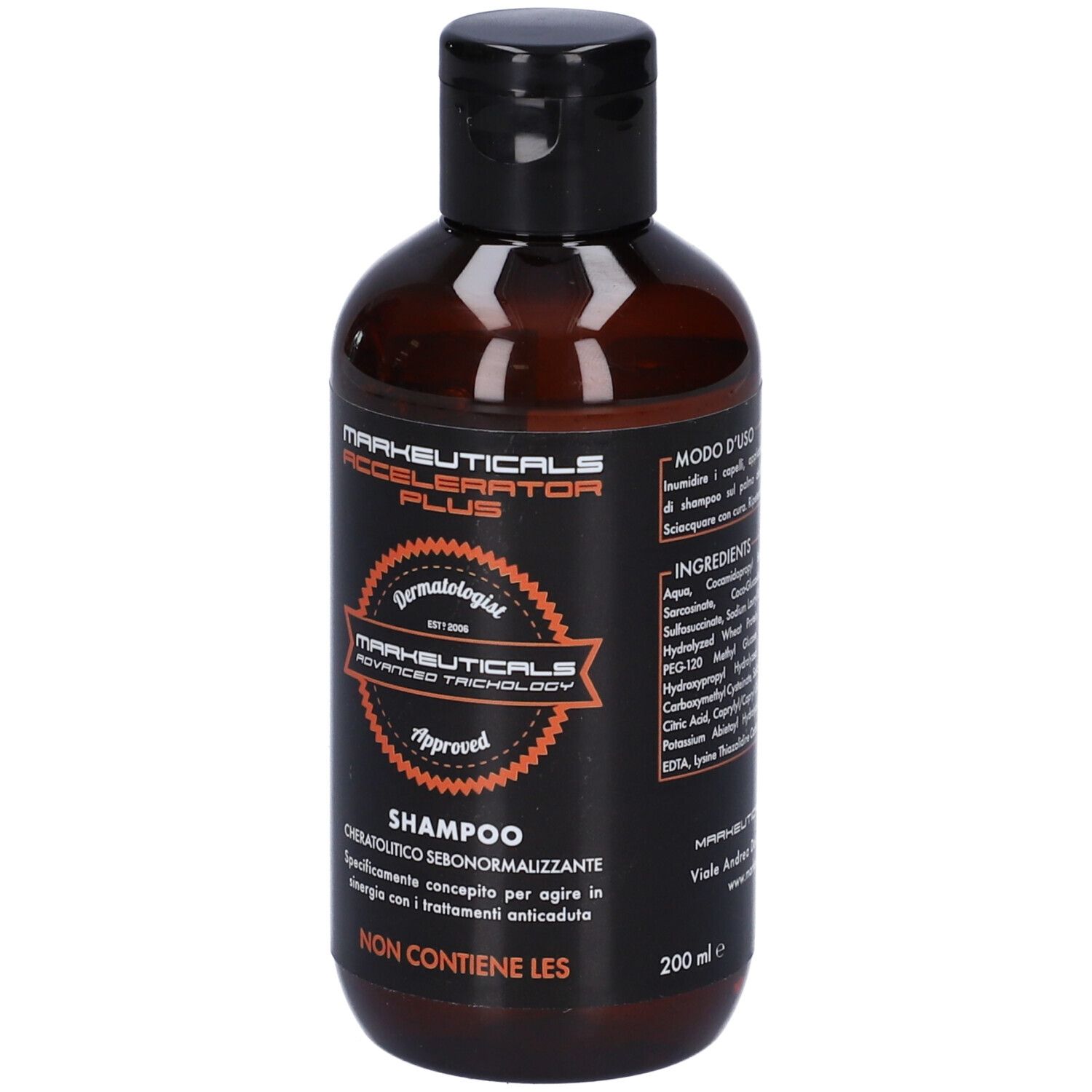 Flacone di shampoo marrone con tappo nero. Etichetta con nome e testo del prodotto. Markeuticals Accelerator Plus.
