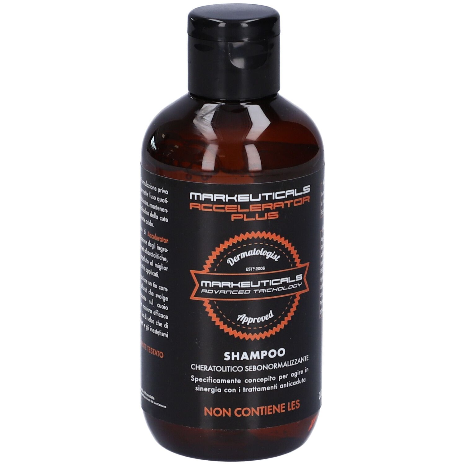 Flacone di shampoo marrone con tappo nero. Etichetta con nome e testo del prodotto. Markeuticals Accelerator Plus.