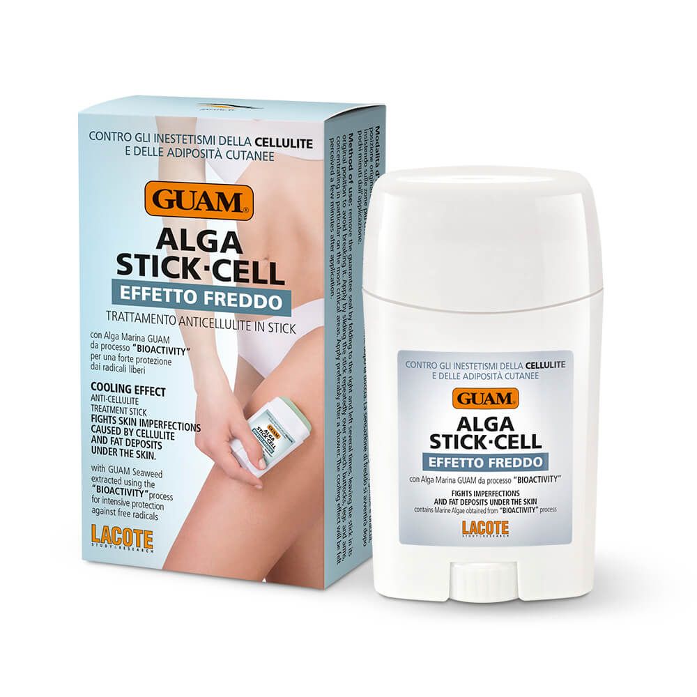 Stick bianco e confezione con nome prodotto GUAM Alga Stick-Cell Effetto Freddo. Donna tiene lo stick sulla gamba.