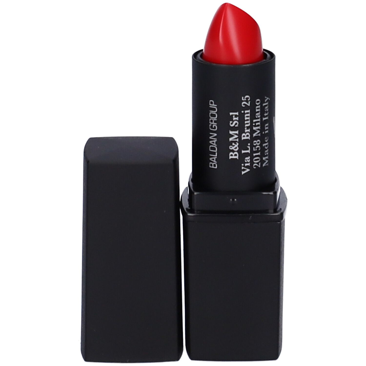 Rossetto rosso in contenitore nero. Aperto, stick visibile. Scritta: Made in Italy, B&M Srl.
